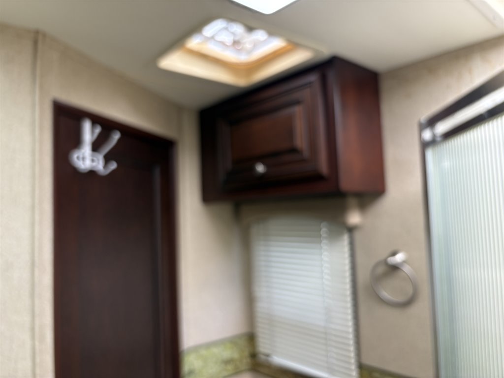 2011 Freightliner Xc Raised Rail Rear Engine Motor Home Chassis - $89,000